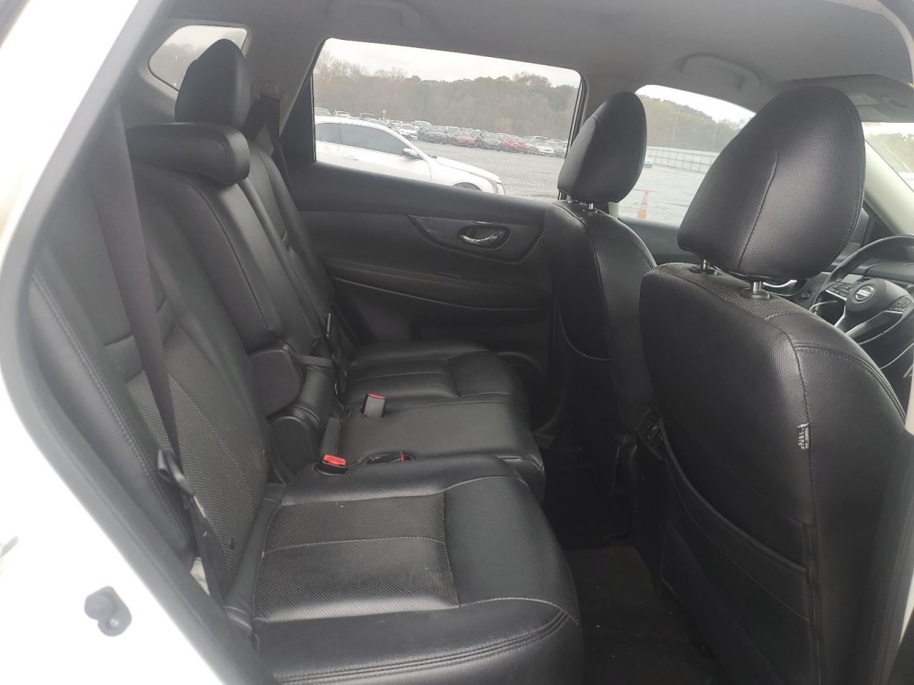 2017 Nissan Rogue - Image 11