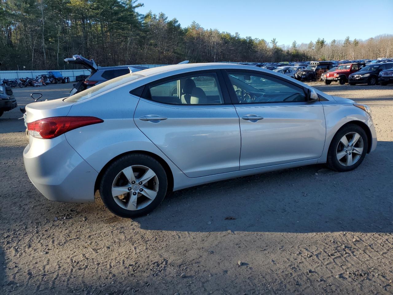 2012 Hyundai Elantra - Image 3