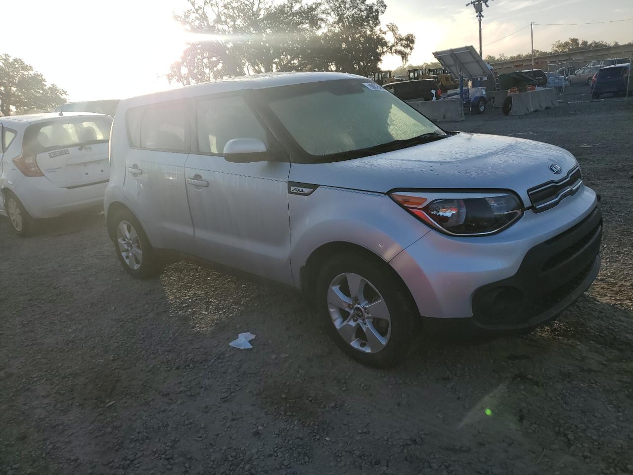 VIN KNDJN2A25H7421183 2017 KIA SOUL no.4