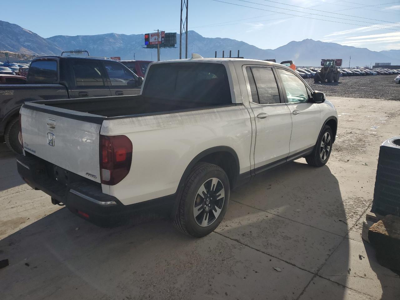 2020 Honda Ridgeline - Image 3