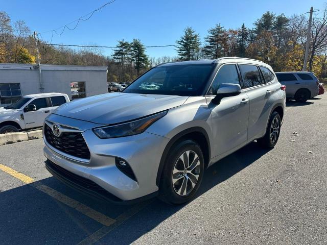  TOYOTA HIGHLANDER 2022 Srebrny