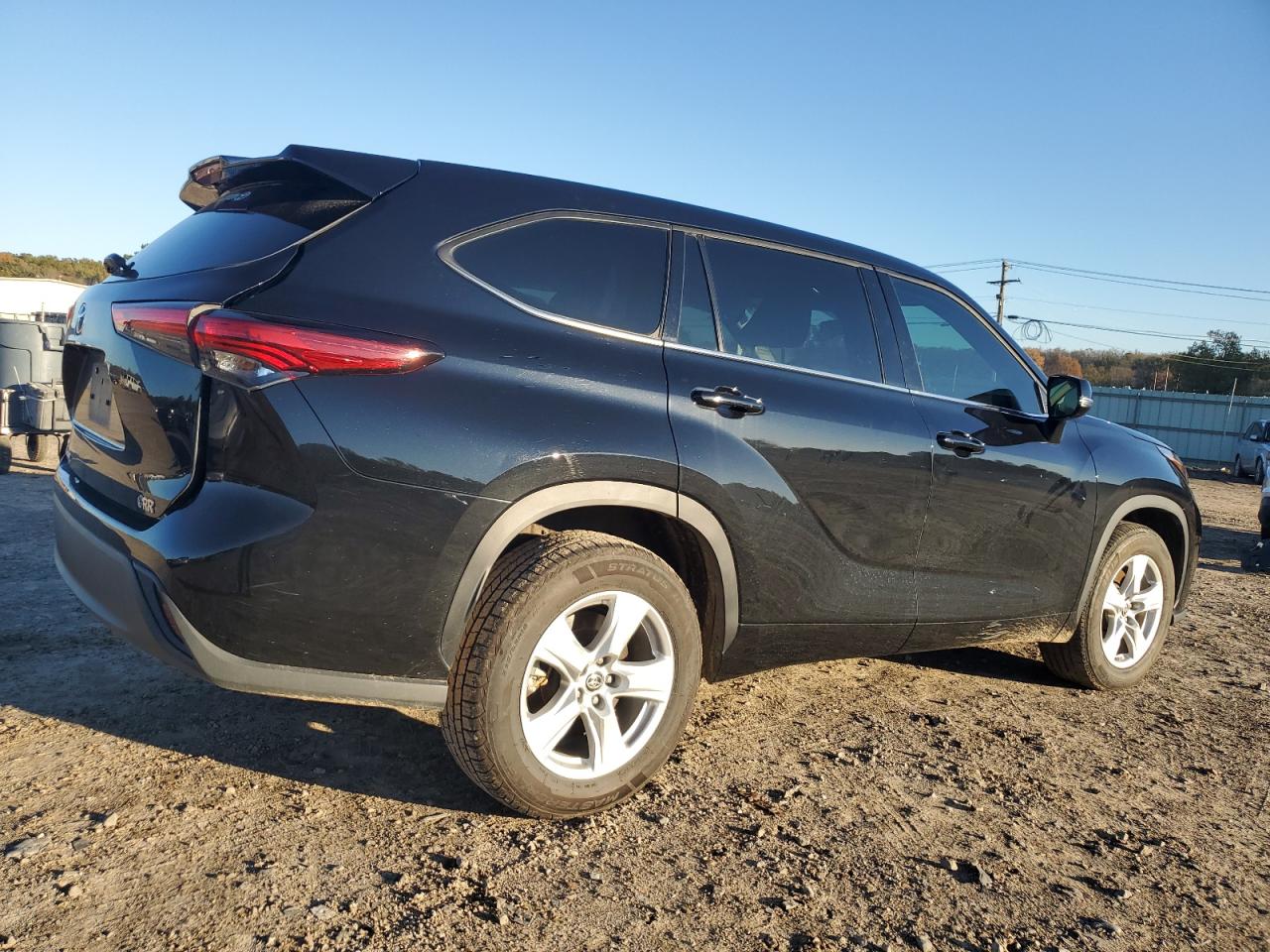 2022 Toyota Highlander - Image 3