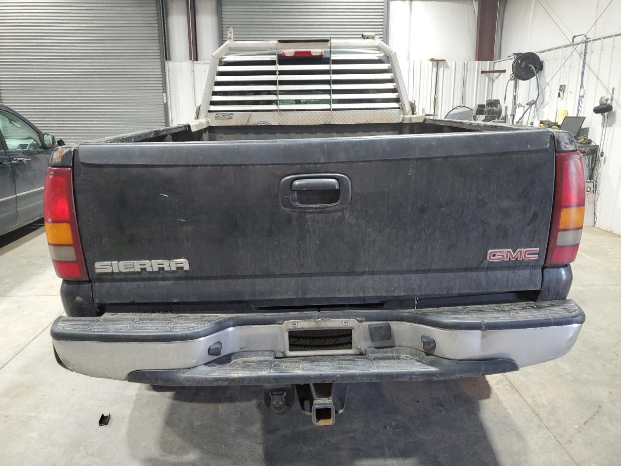 2003 GMC Sierra - Image 6