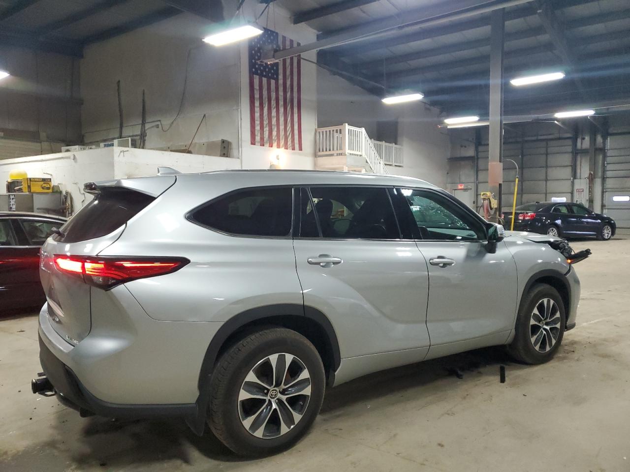 2021 Toyota Highlander - Image 3