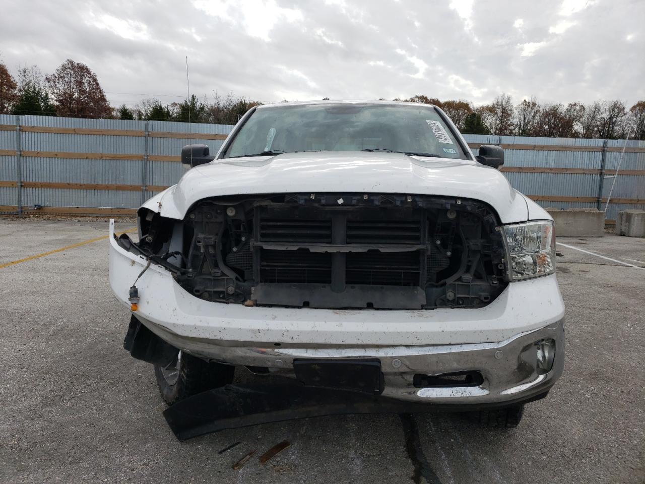 2015 RAM 1500 - Image 5