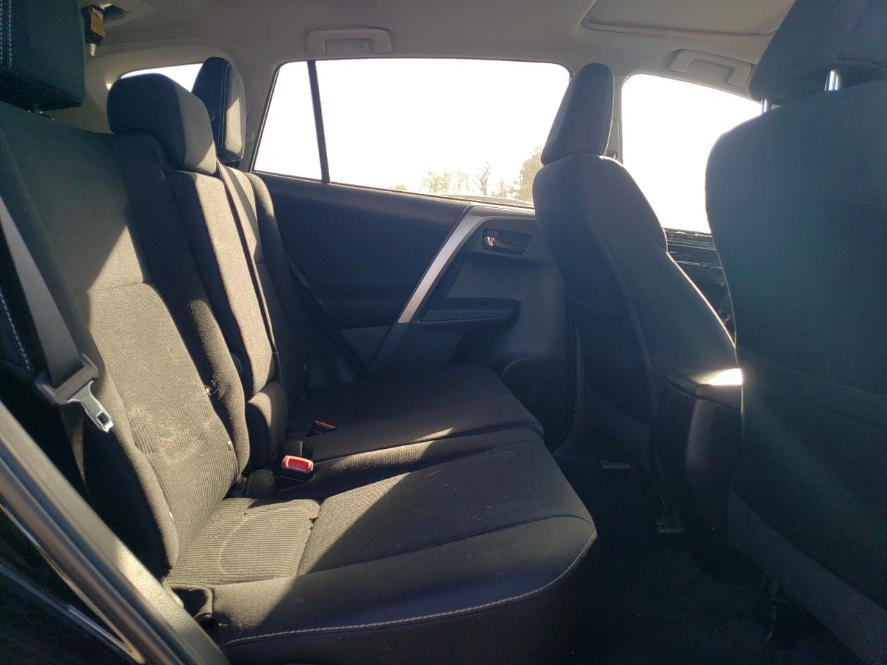2015 Toyota RAV 4 - Image 11
