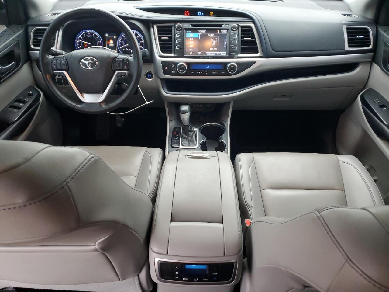 2019 Toyota Highlander - Image 8