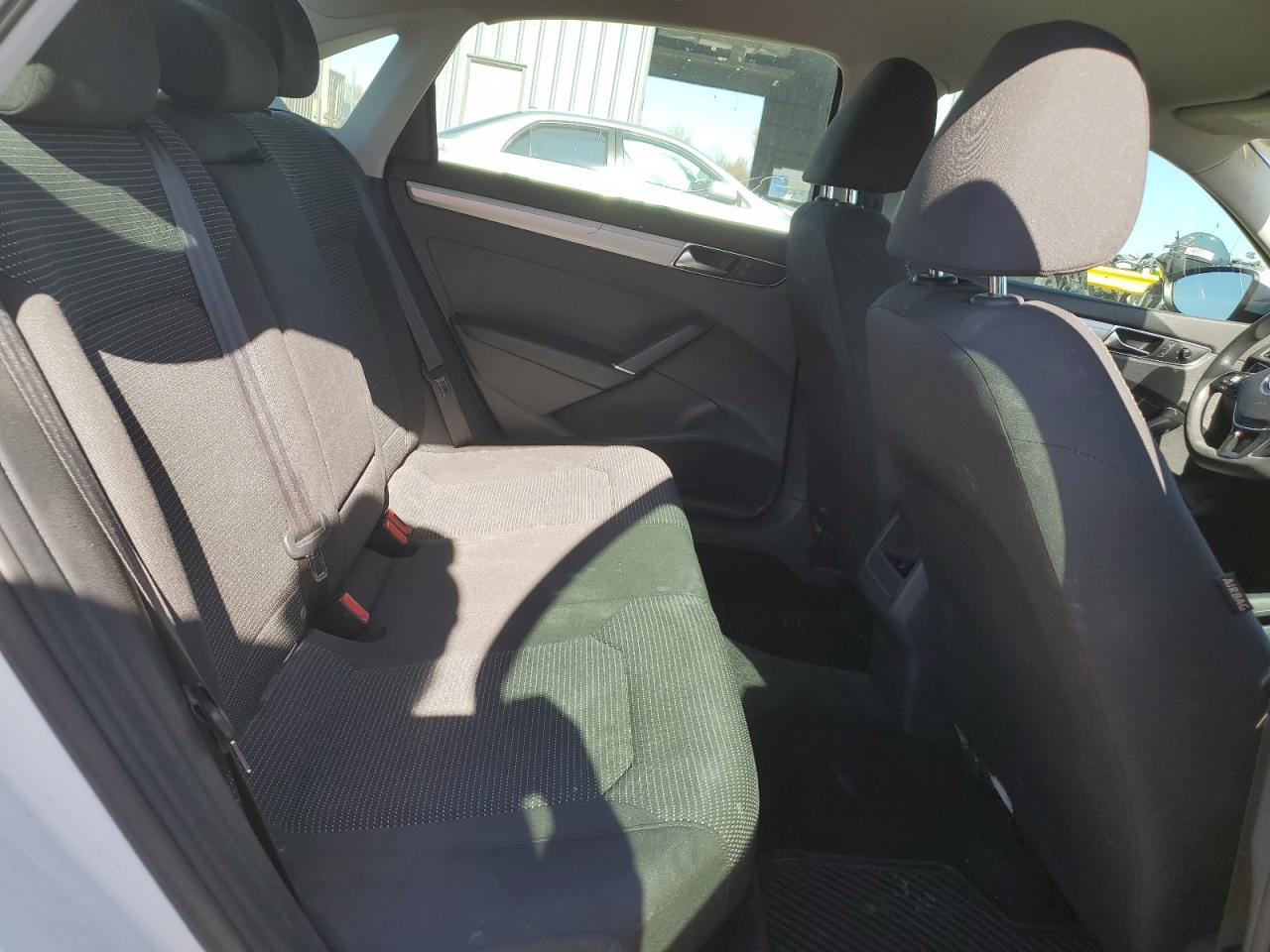 2017 Volkswagen Passat - Image 10