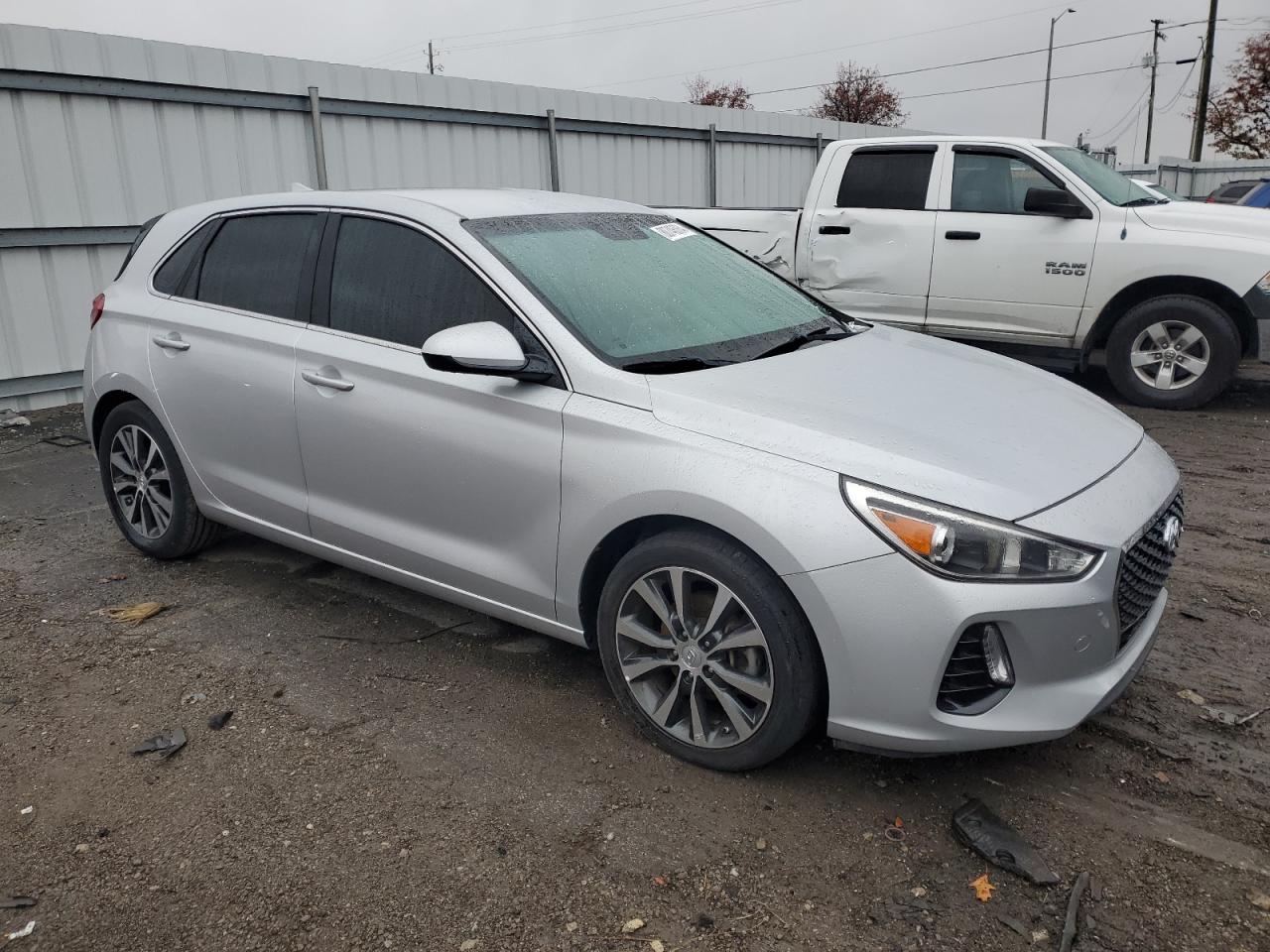 2018 Hyundai Elantra - Image 4