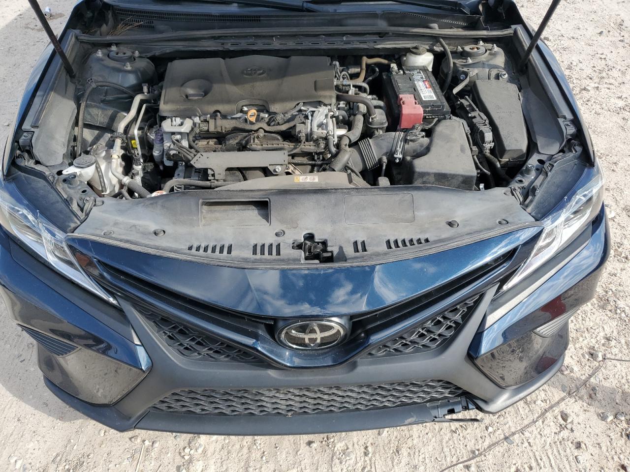 2019 Toyota Camry - Image 11