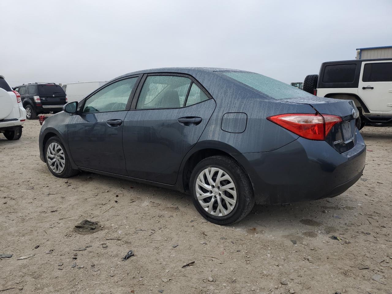 VIN 2T1BURHE6JC082034 2018 TOYOTA COROLLA no.2