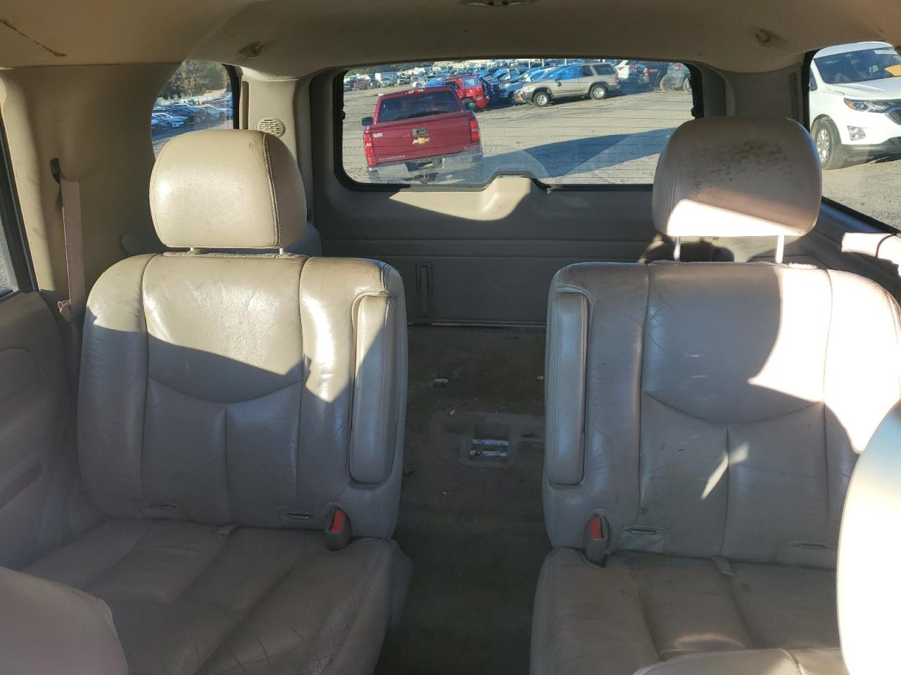 2004 GMC Yukon - Image 10