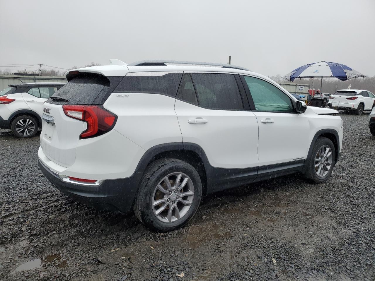 2022 GMC Terrain - Image 3
