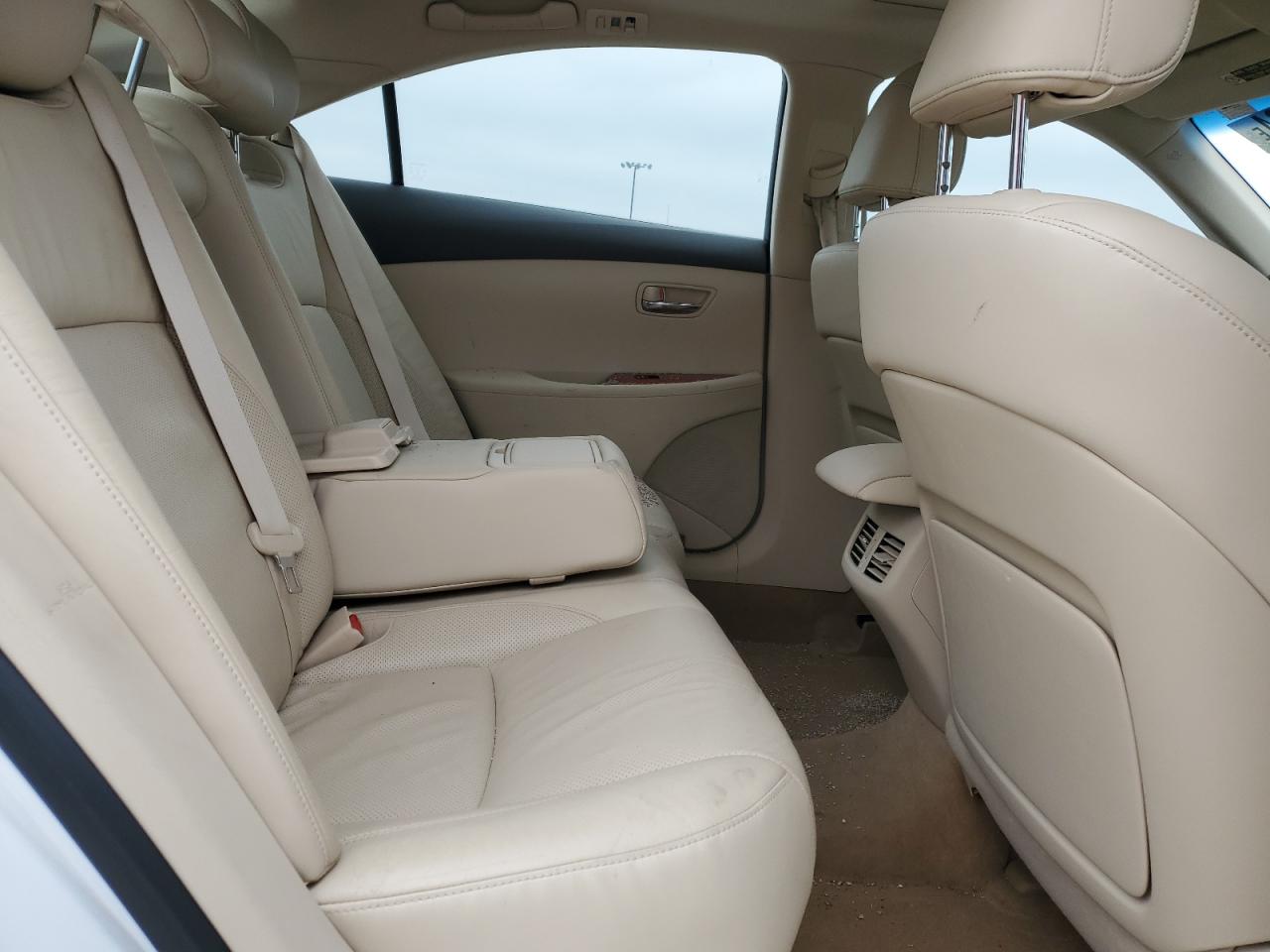 2010 Lexus ES - Image 11