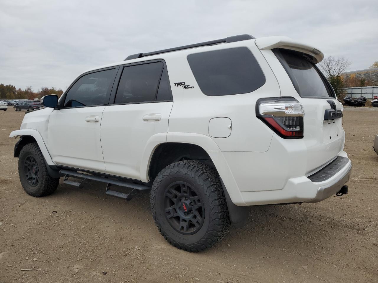 VIN JTEBU5JR7K5730240 2019 TOYOTA 4RUNNER no.2