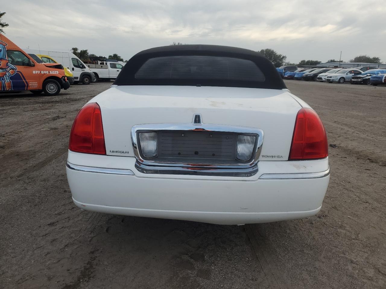 2006 Lincoln Town Car Executive VIN: 1L1FM88WX6Y637930 Lot: 79332484