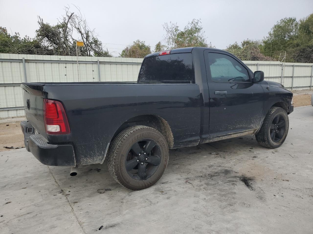 2015 RAM 1500 - Image 3