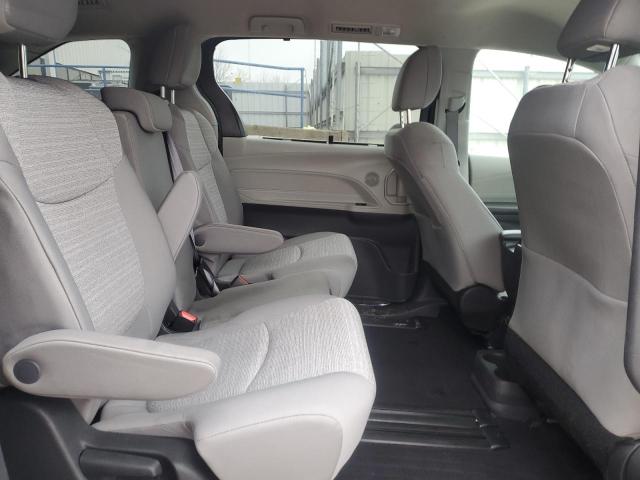 2022 TOYOTA SIENNA LE  