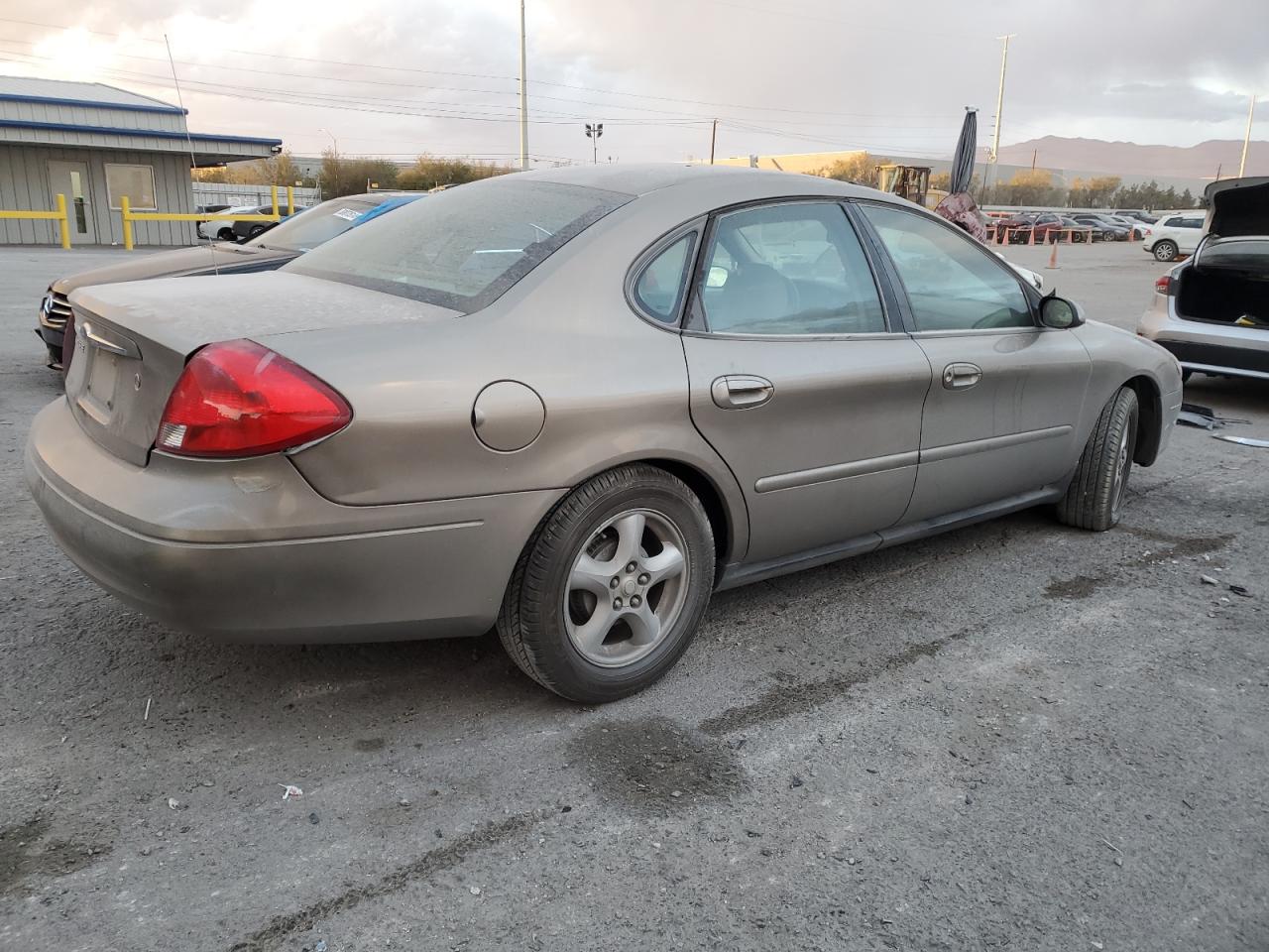 2002 Ford Taurus - Image 3