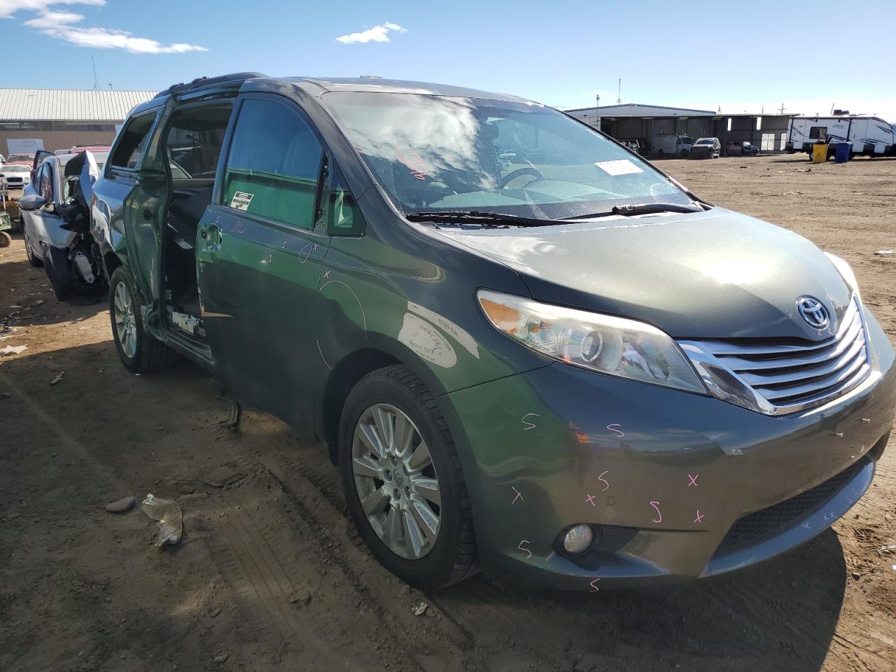 2013 Toyota Sienna - Image 4