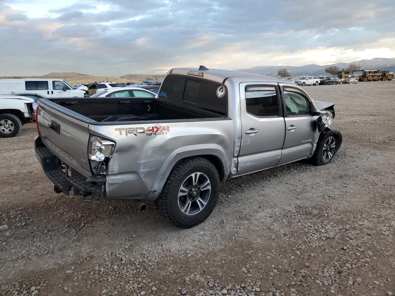 VIN 3TMCZ5AN2HM114780 2017 TOYOTA TACOMA no.3