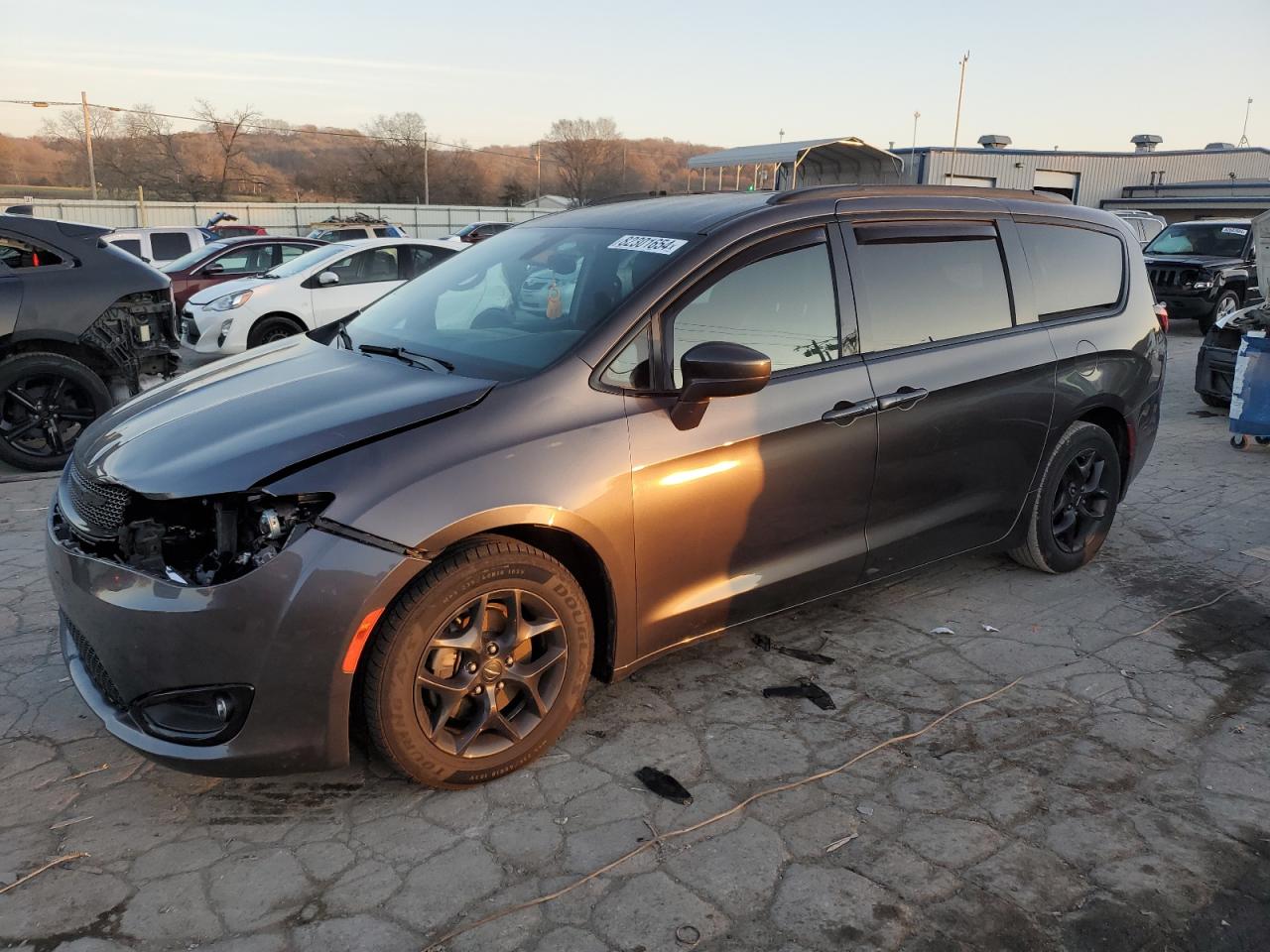 2018 Chrysler Pacifica - Image 1