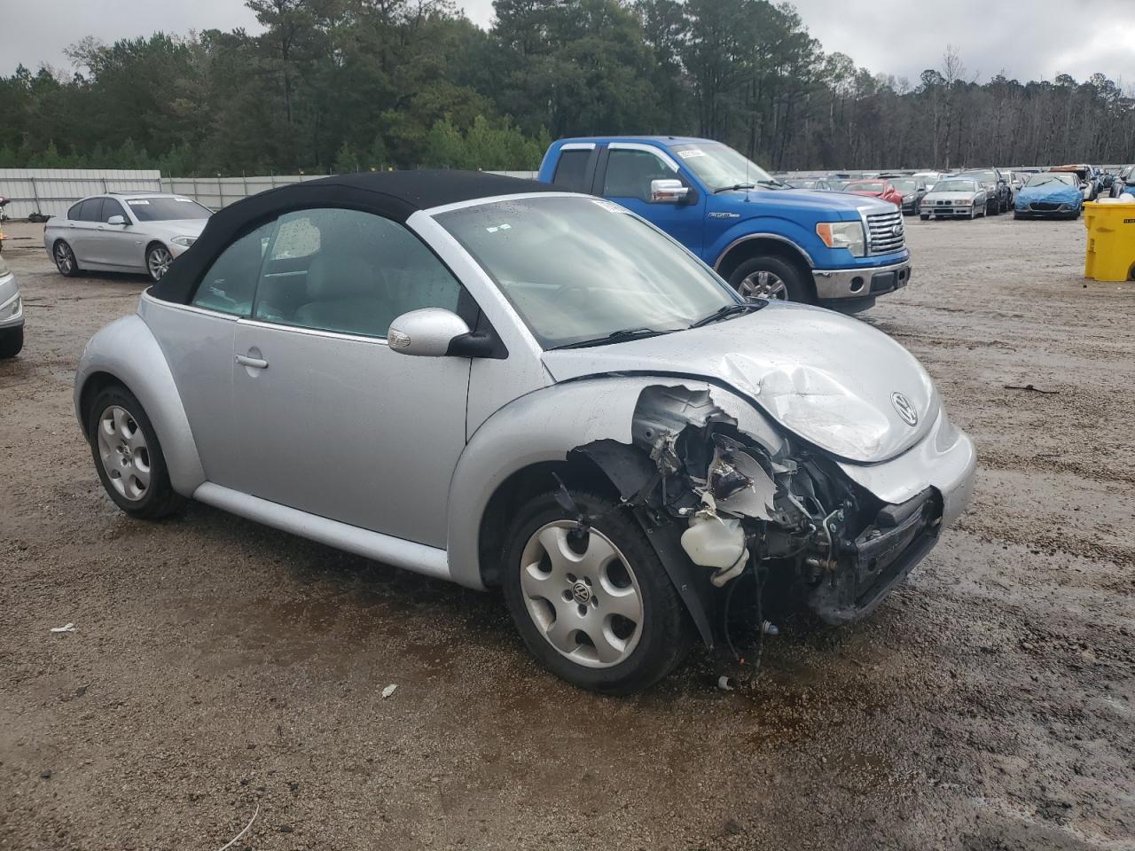 2003 Volkswagen Beetle - Image 4