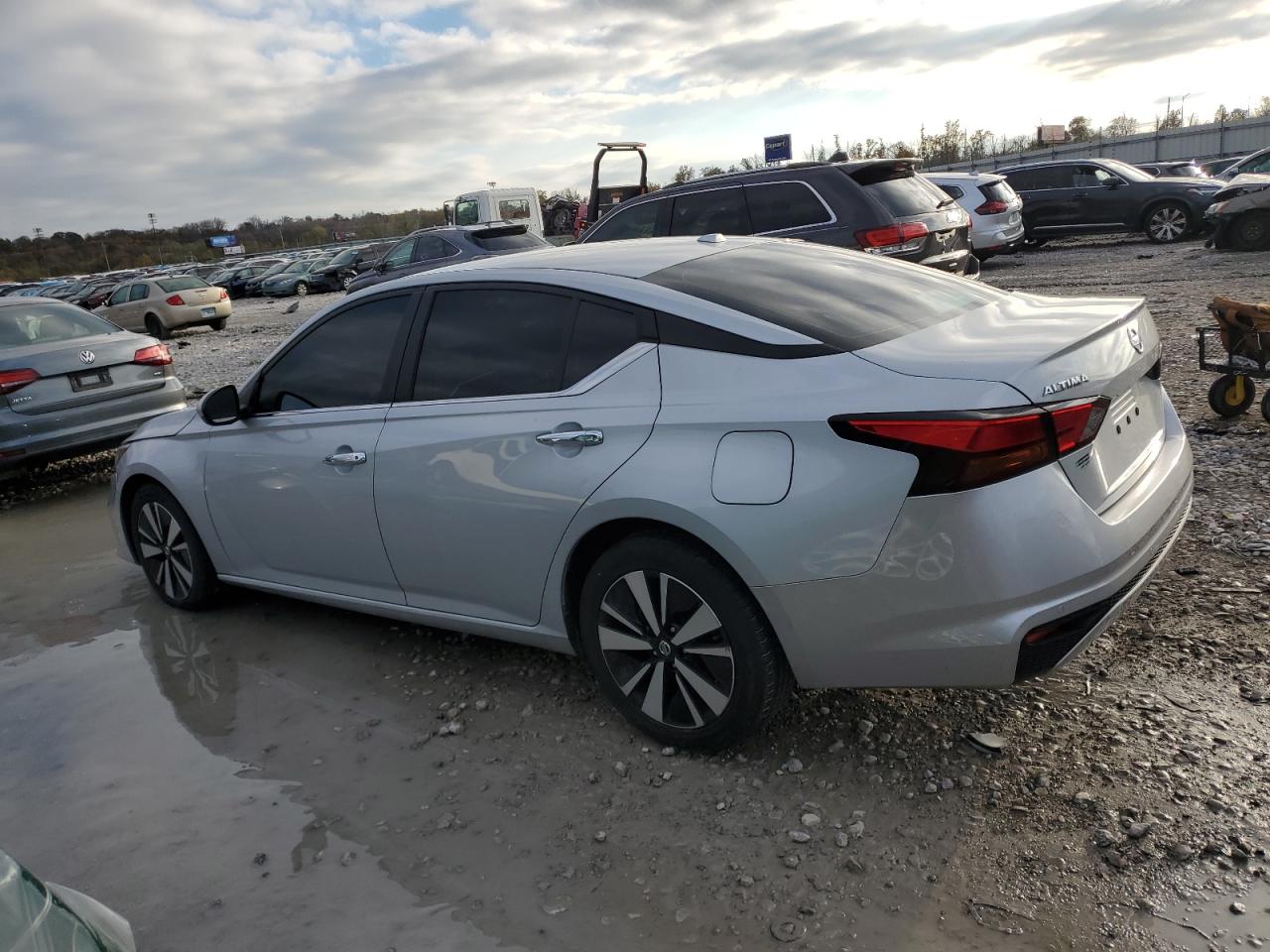 2021 Nissan Altima - Image 2