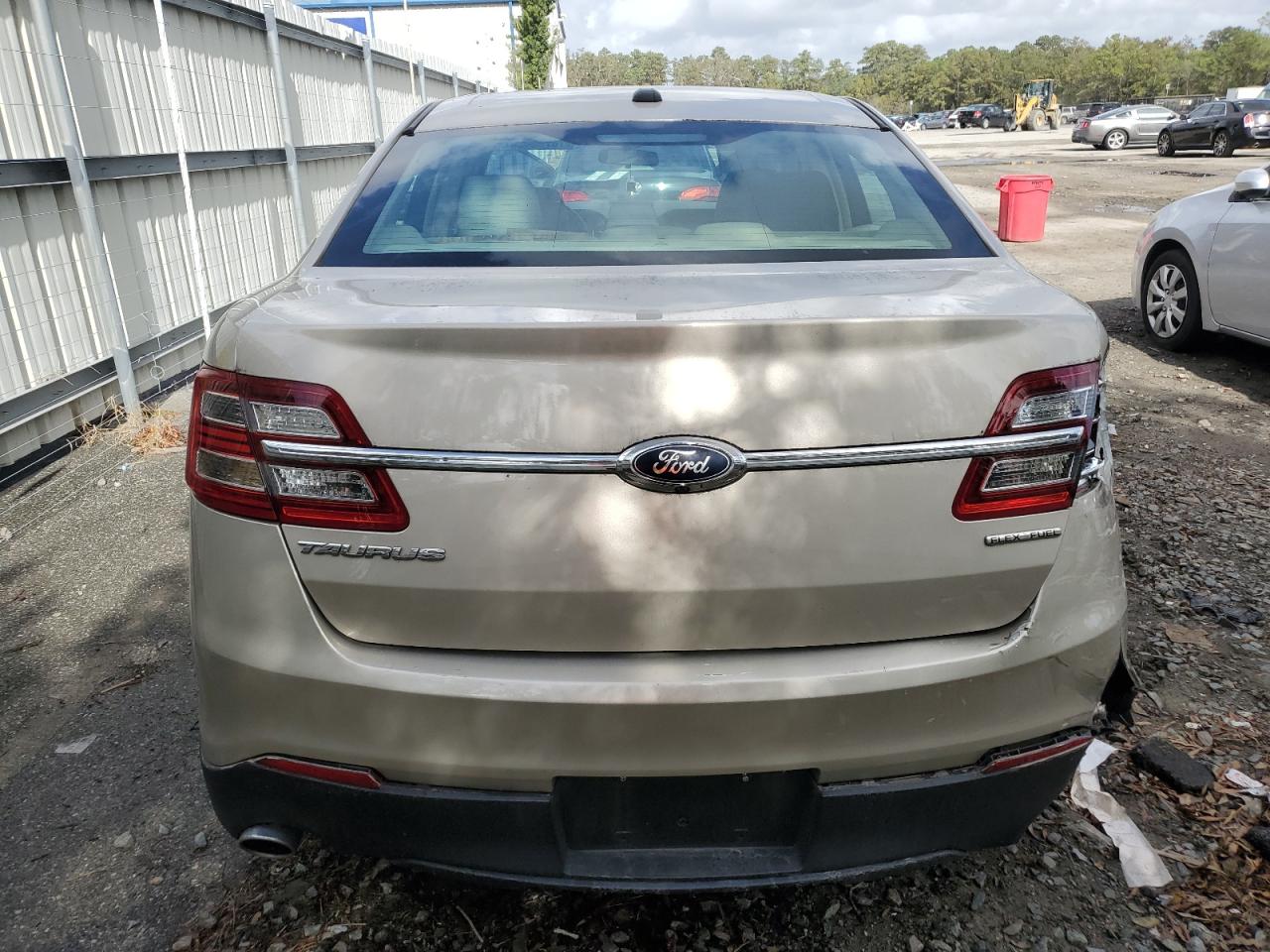 2018 Ford Taurus - Image 6