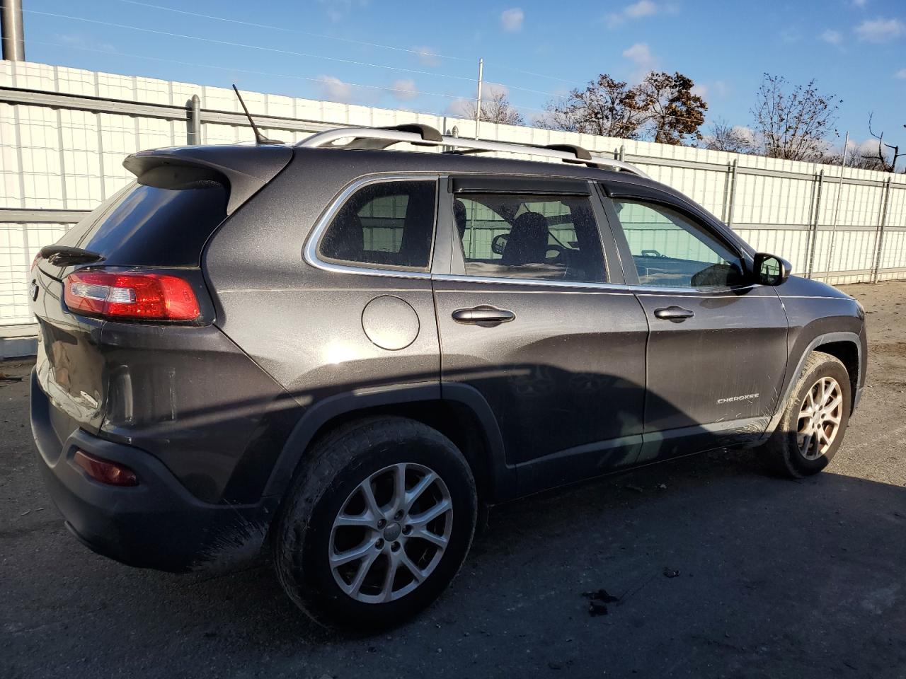 2015 Jeep Cherokee Latitude VIN: 1C4PJMCS9FW753063 Lot: 80020234