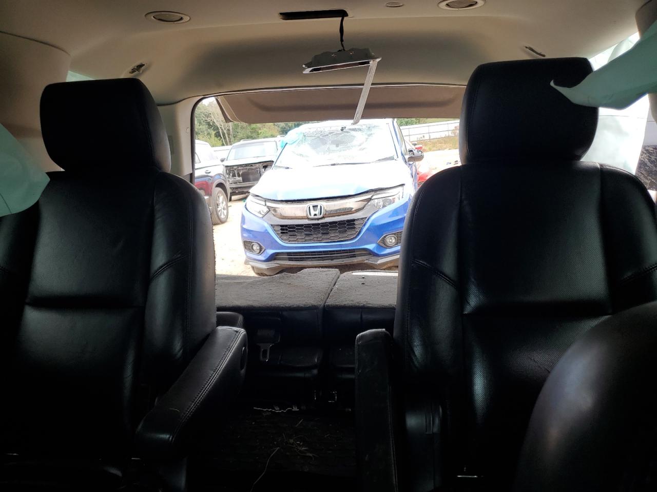 2011 Cadillac Escalade - Image 10