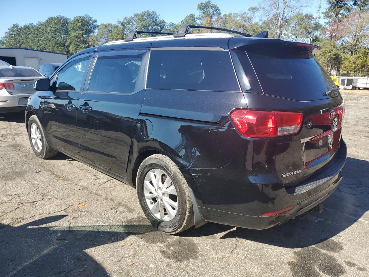2017 Kia Sedona - Image 2
