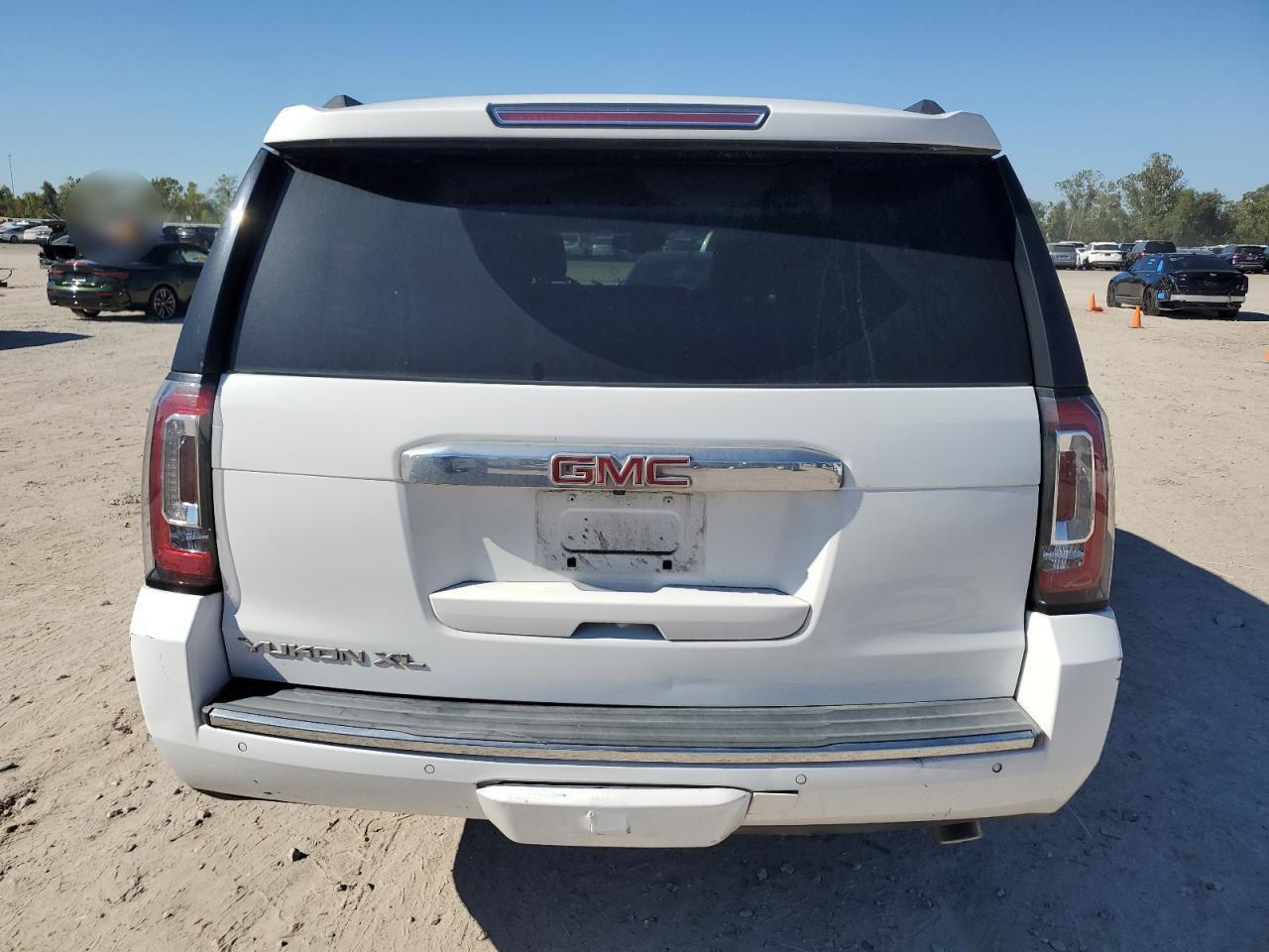 2016 GMC Yukon - Image 6