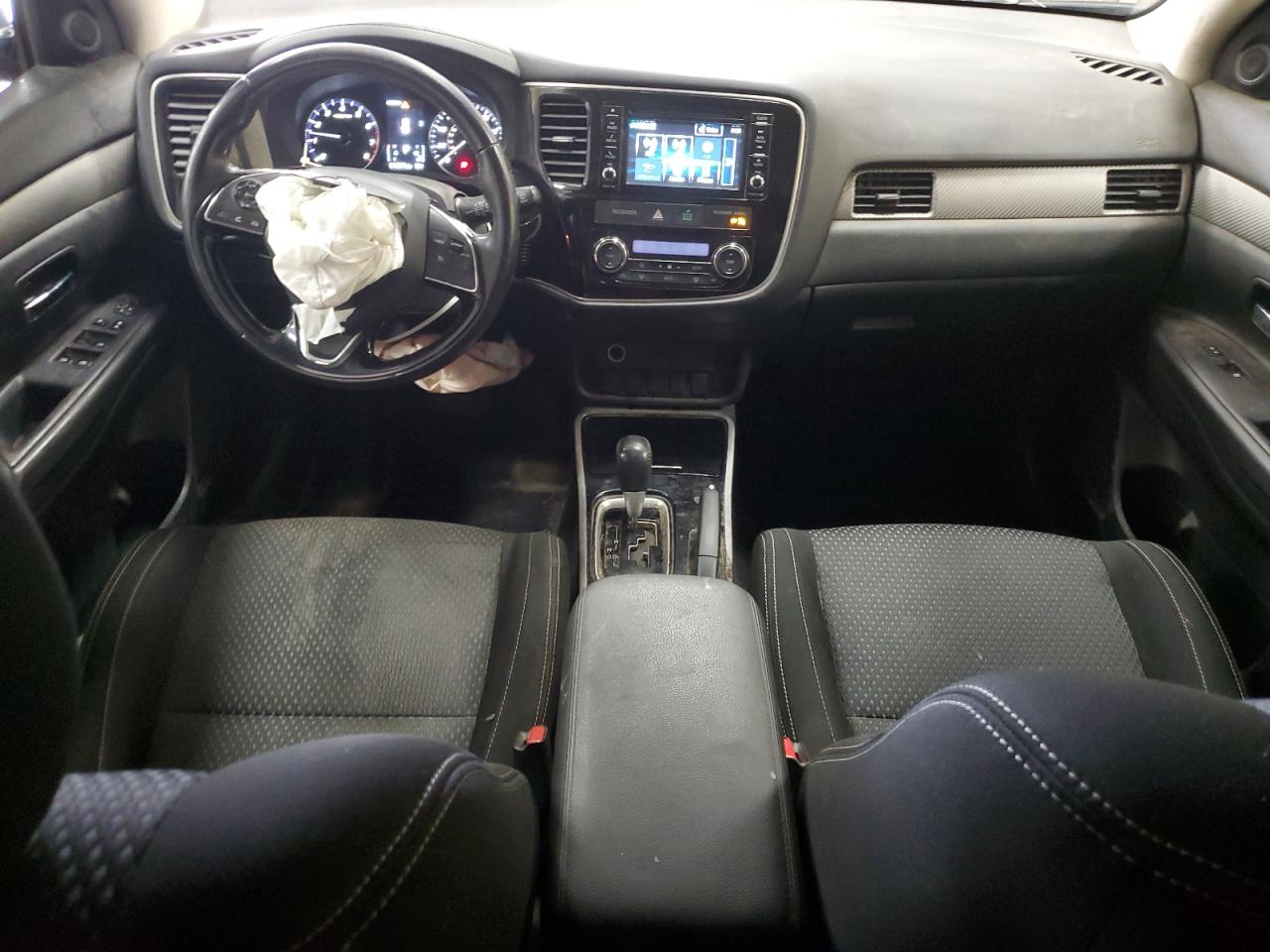 2017 Mitsubishi Outlander - Image 8