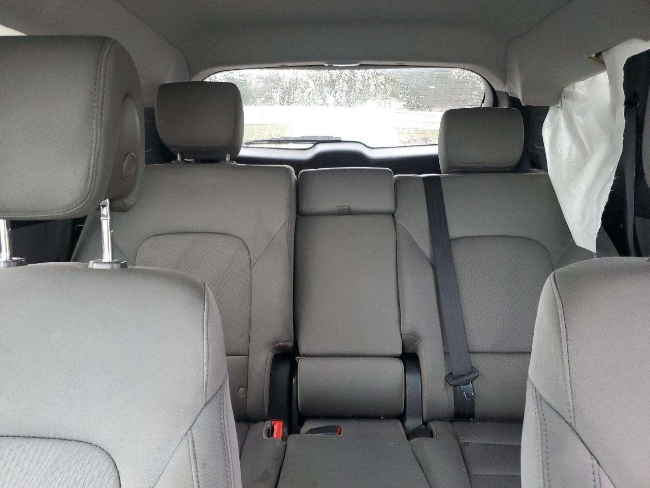 2017 Hyundai Santa Fe - Image 10