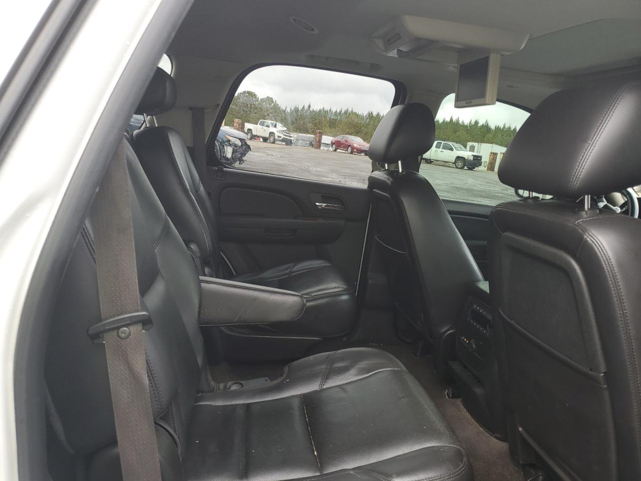 2010 Chevrolet Tahoe - Image 10