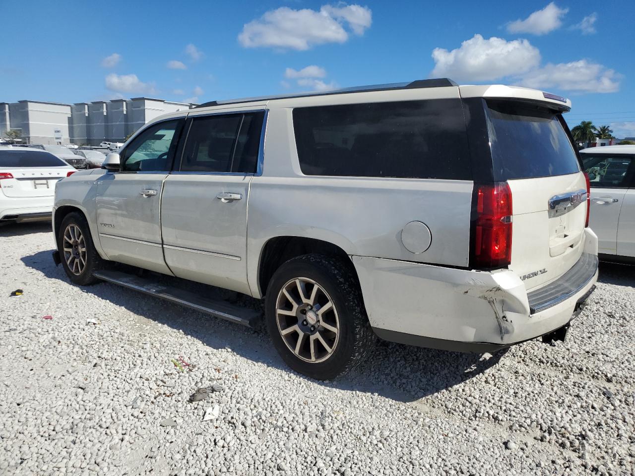 VIN 1GKS2JKJ8FR585675 2015 GMC YUKON no.2