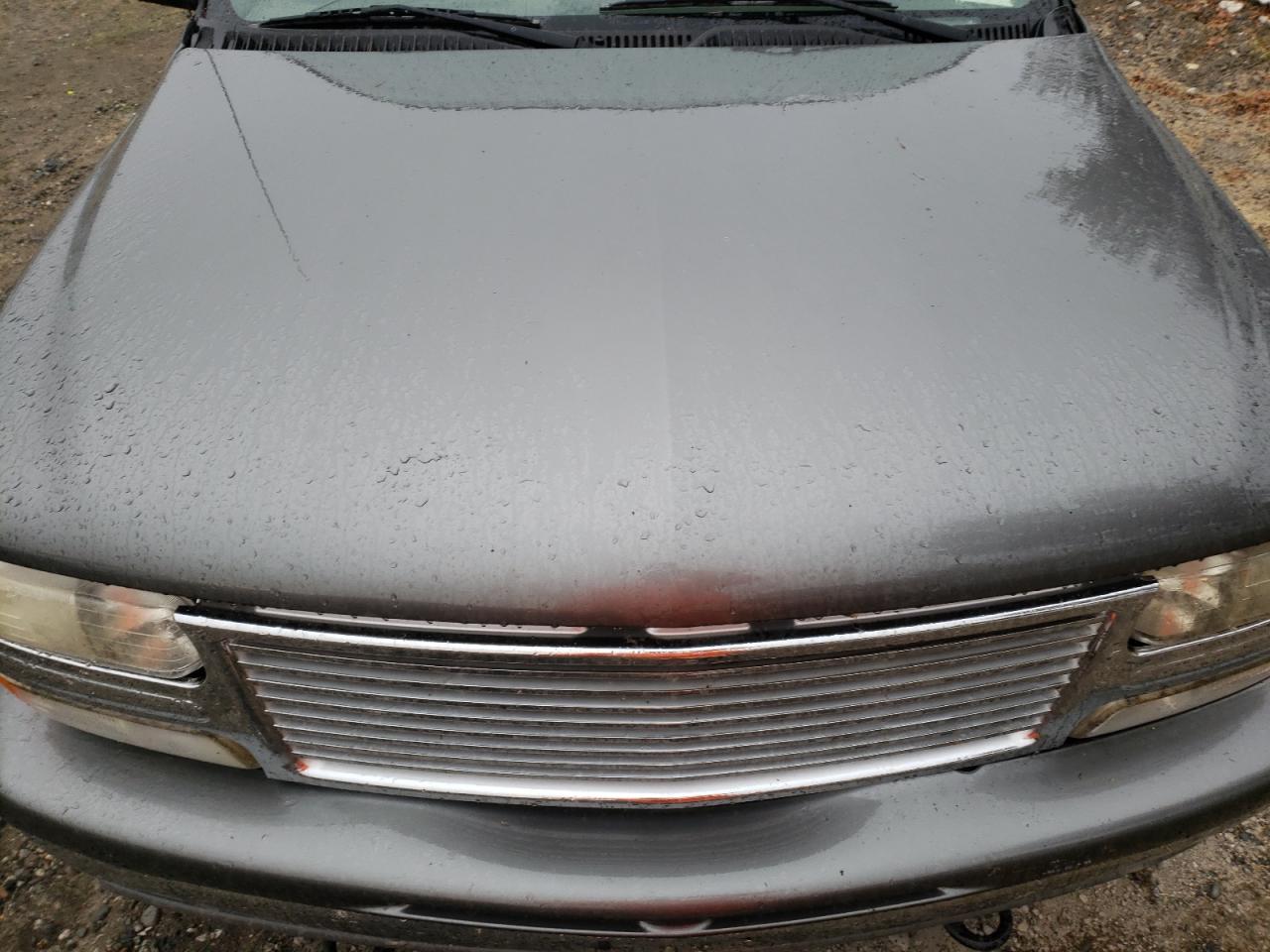 2002 Chevrolet Tahoe - Image 13