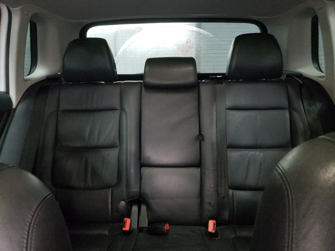 2017 Volkswagen Tiguan - Image 10