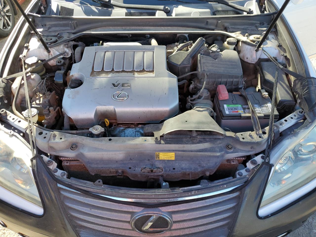 2010 Lexus ES - Image 12
