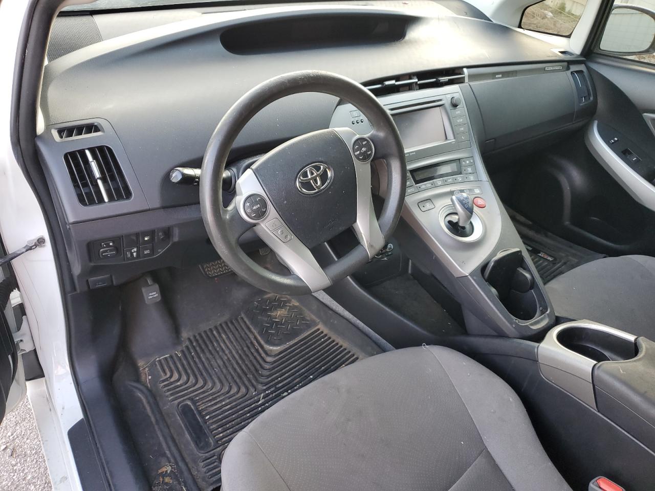 2015 Toyota Prius - Image 8