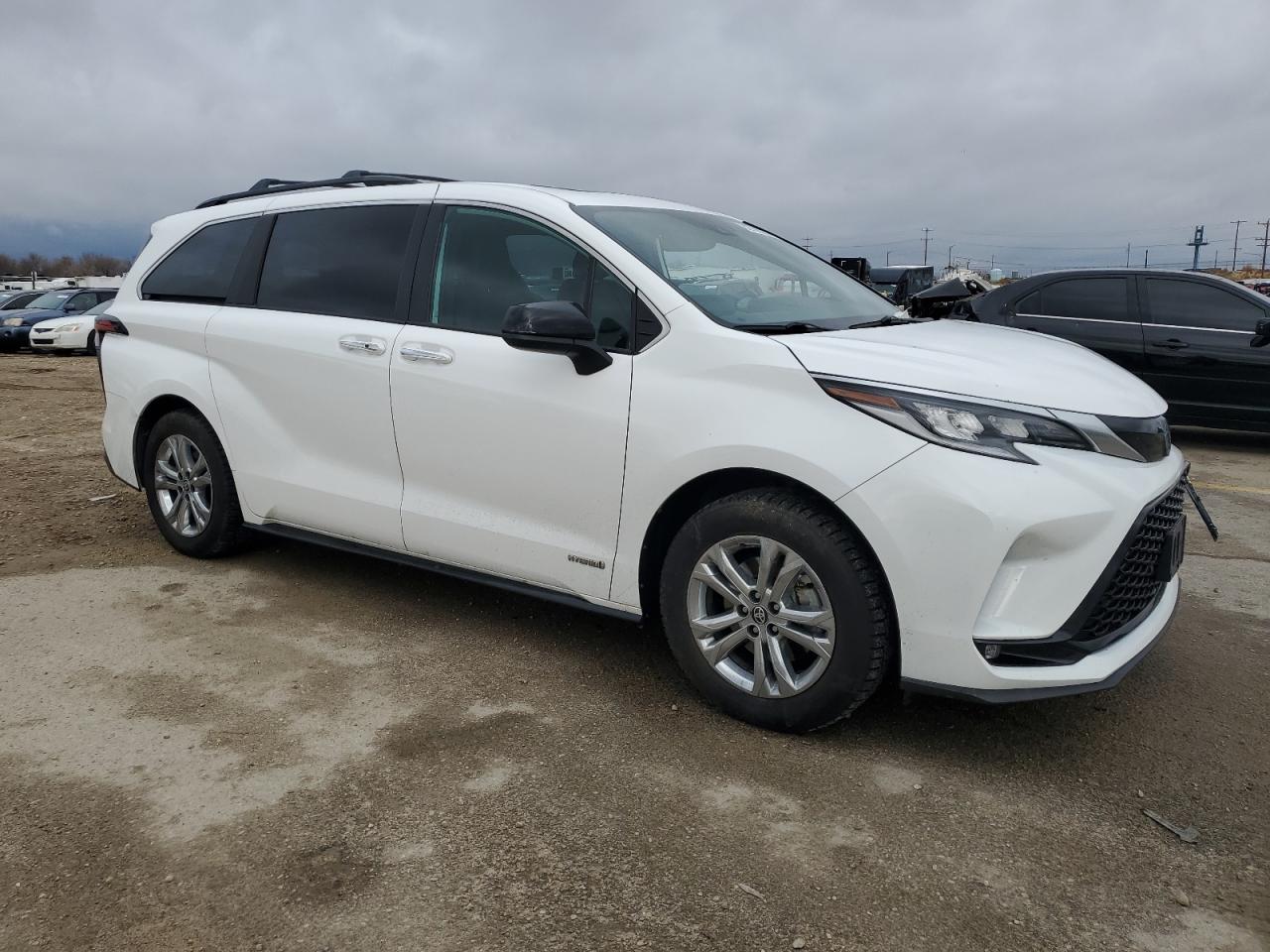 VIN 5TDXSKFC3MS008179 2021 TOYOTA SIENNA no.4