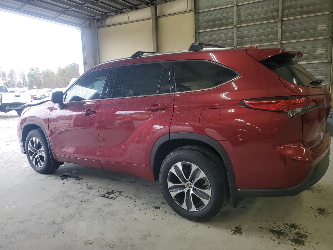 2021 Toyota Highlander - Image 2