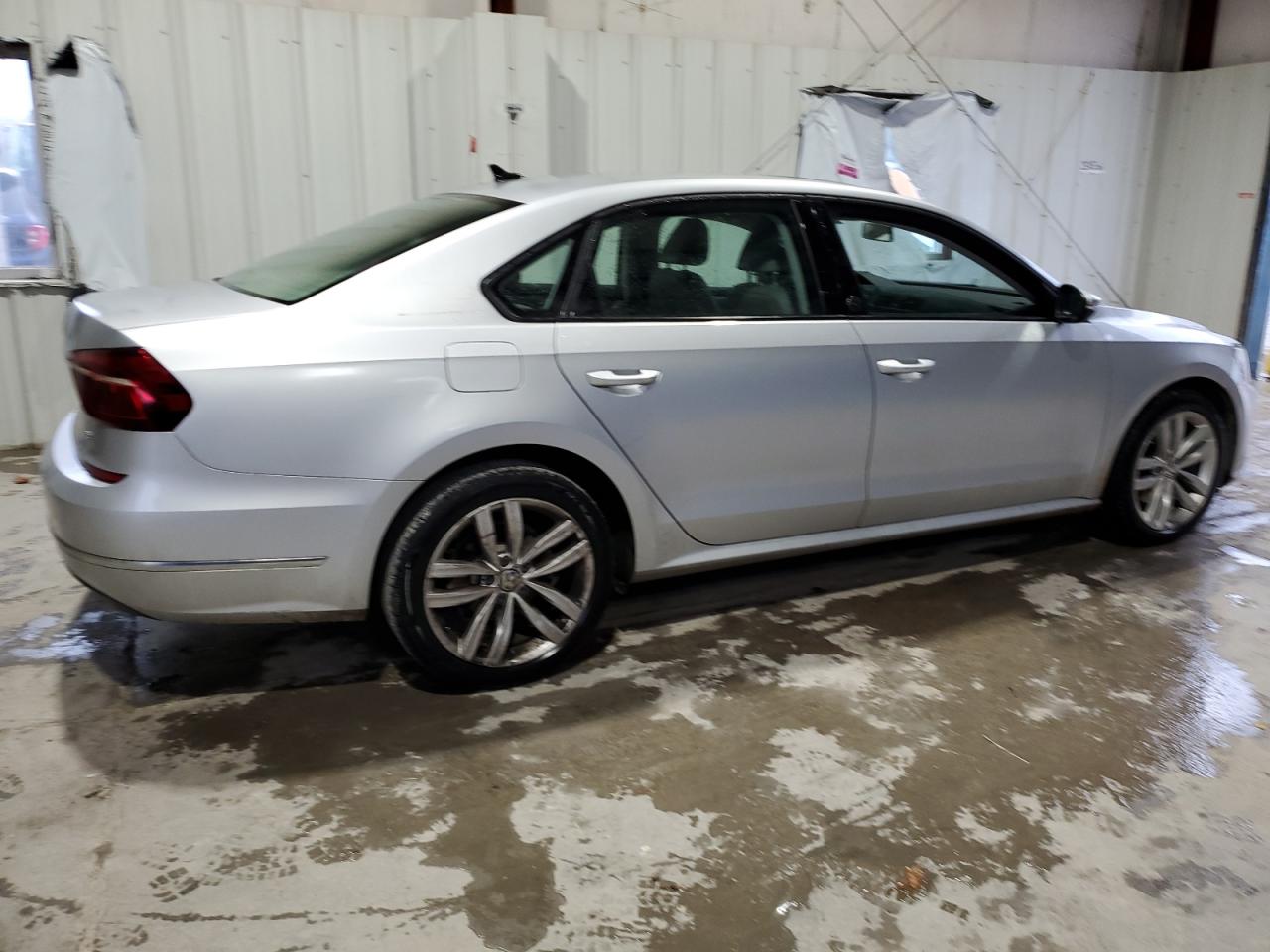 2019 Volkswagen Passat - Image 3