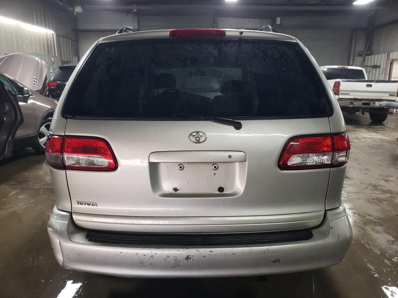 2003 Toyota Sienna - Image 6