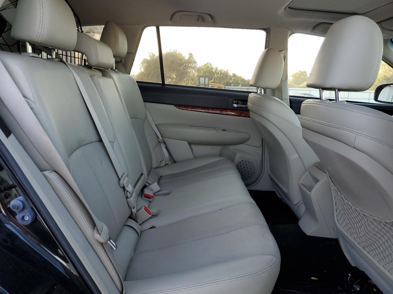 2012 Subaru Outback - Image 10