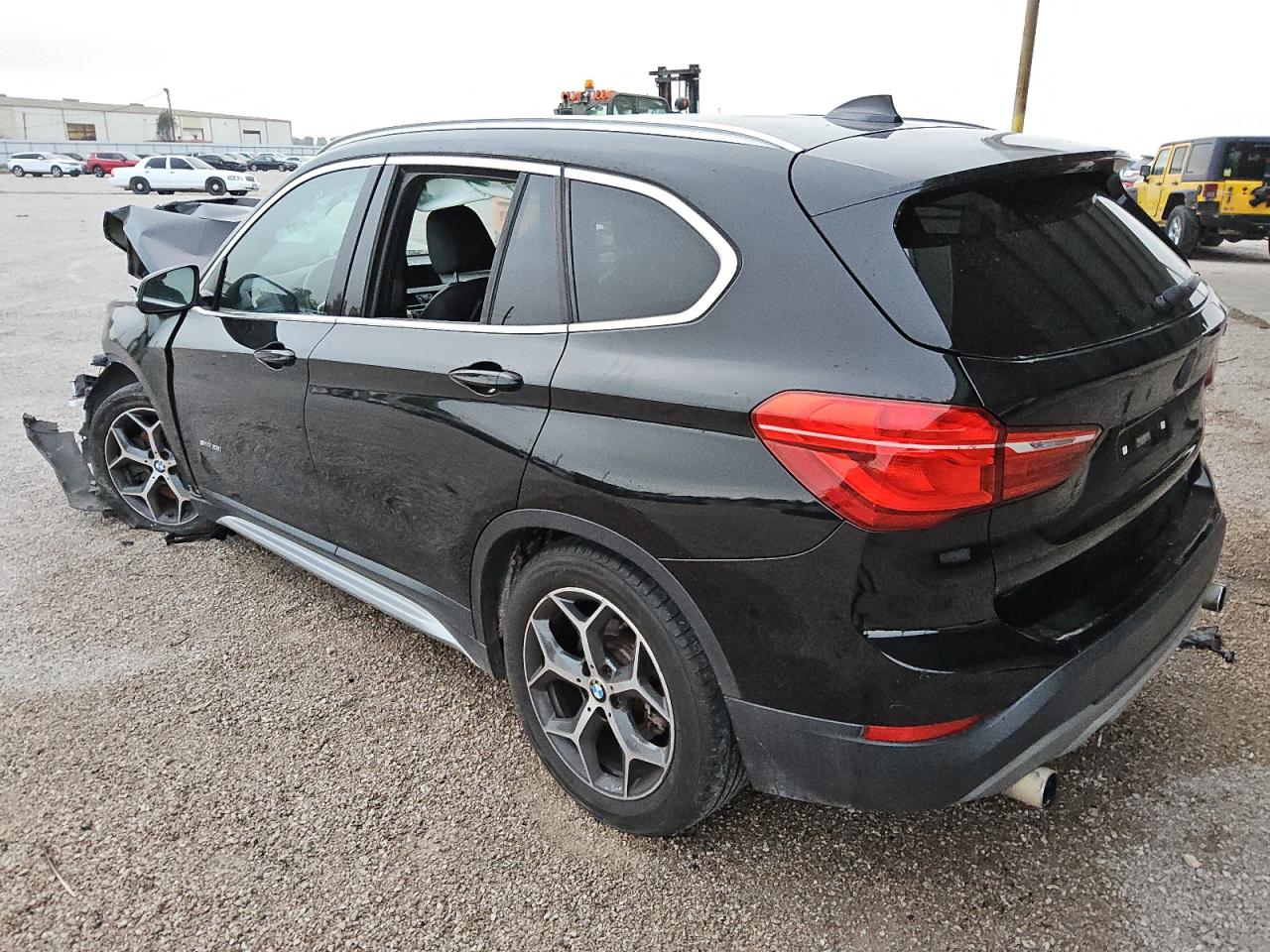 VIN WBXHU7C35H5H36118 2017 BMW X1 no.2