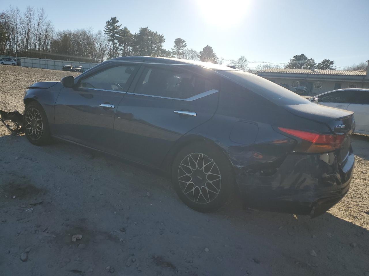 2020 Nissan Altima - Image 2