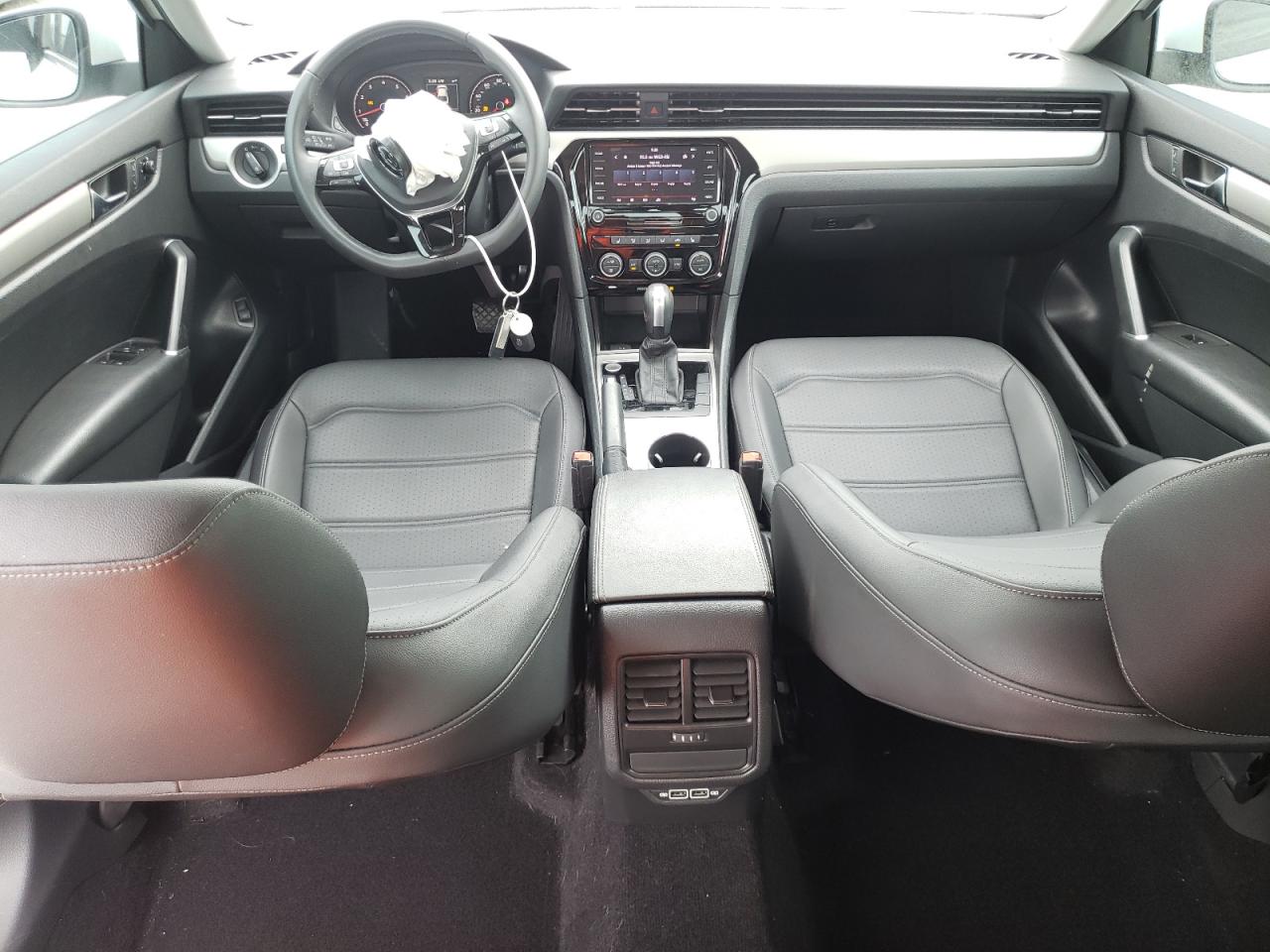 2021 Volkswagen Passat - Image 8