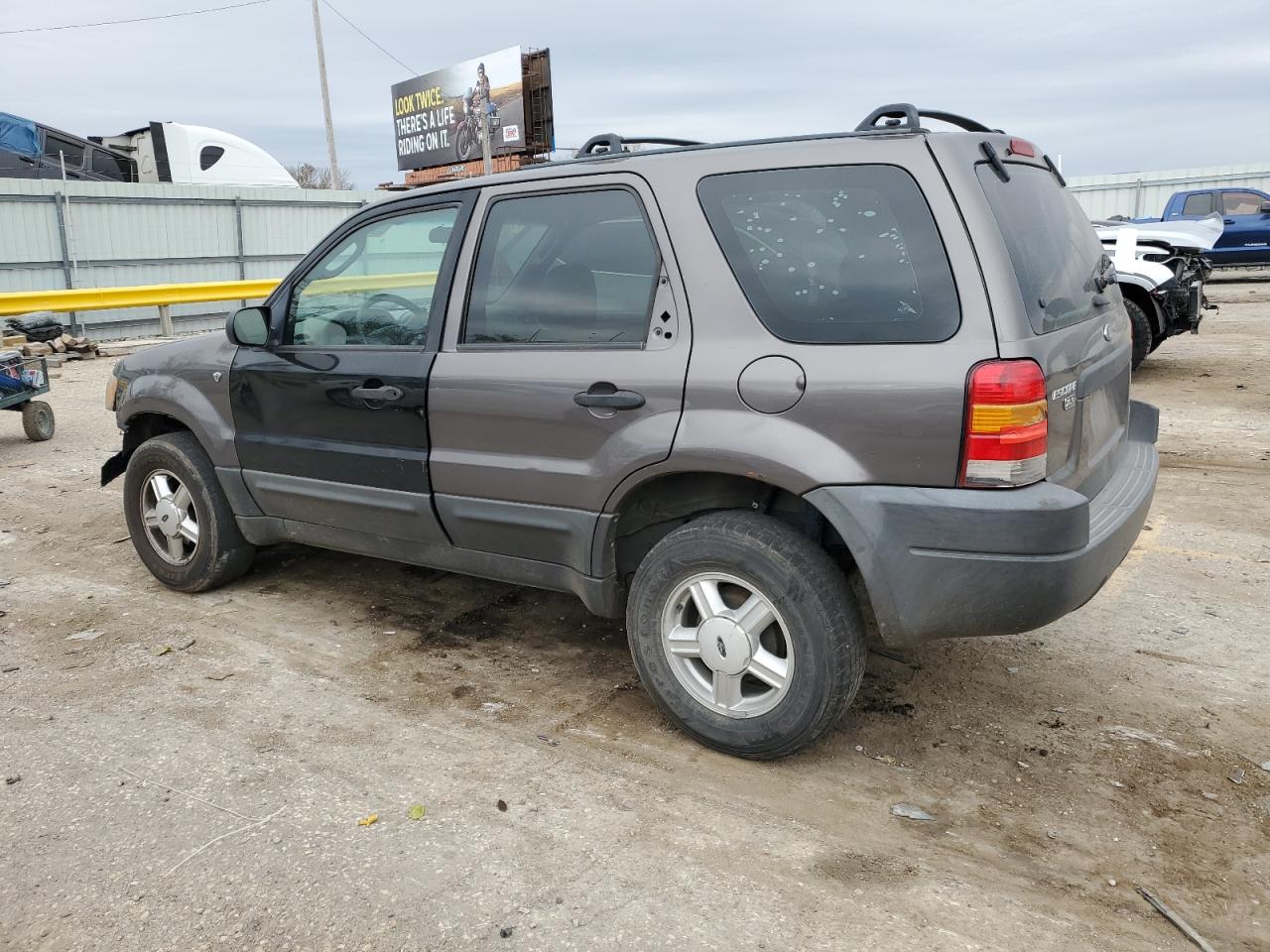 2002 Ford Escape - Image 2